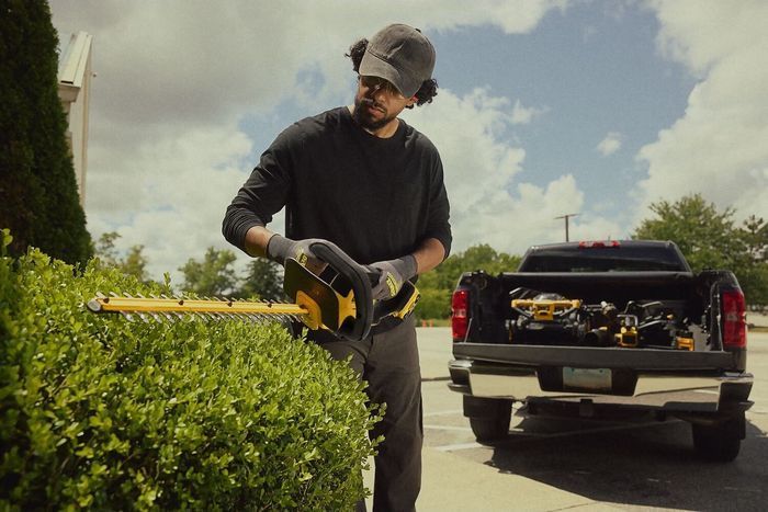 Кущоріз акумуляторний DeWALT, XR Li-Ion 18 В, довжина ножа 55 см, діаметр гілок 19 мм, без акумулятора і зарядного пристрою, вага 3.2 кг фото 6