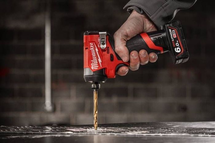 Аккумуляторный винтоверт Milwaukee M12 FID2-0 (4933479876) (без АКБ и ЗУ) фото 6