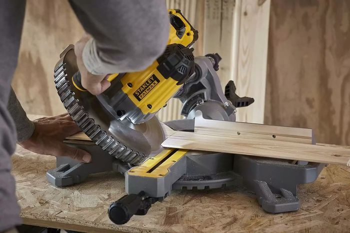 Пила торцовочная аккумуляторная STANLEY FATMAX SFMCS701M1+SFMCS600B фото 8