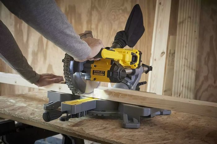 Пила торцовочная аккумуляторная STANLEY FATMAX SFMCS701M1+SFMCS600B фото 4