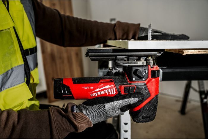 Пила лобзиковая аккумуляторная MILWAUKEE M12 FJS-0 (без АКБ и ЗУ) (4933493347) фото 11