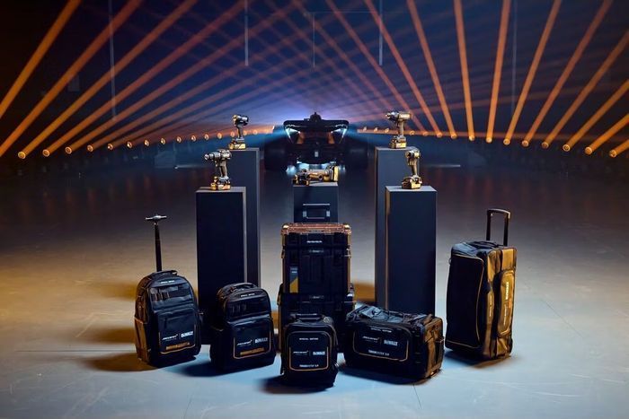 Шліфмашина кутова акумуляторна безщіткова DeWALT, McLaren F1 TEAM SPECIAL EDITION, XR Li-Ion 18 В 5 Аг, d=125 мм, 9000 об/хв, повзунковий (клавішний) вимикач, вага 1.89 кг, 2 акумулятори, зарядний пристрій, валіза TSTAK фото 22