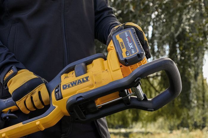Висоторіз акумуляторний безщітковий з телескопічною штангою DeWALT, XR FLEXVOLT 54 В Li-lon, довжина шини 25 см, швидкість ланцюга 15.6 м/с, загальна довжина інструменту 270-350 см, без акумулятора і зарядного пристрою, вага 6.9 кг фото 8