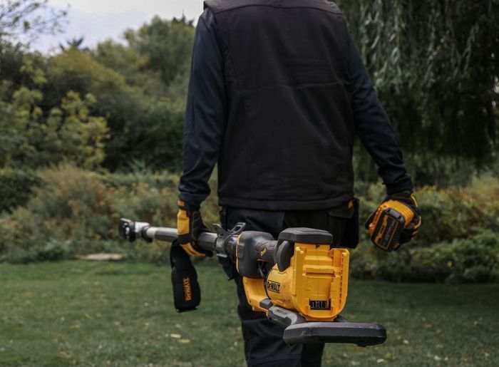 Висоторіз акумуляторний безщітковий з телескопічною штангою DeWALT, XR FLEXVOLT 54 В Li-lon, довжина шини 25 см, швидкість ланцюга 15.6 м/с, загальна довжина інструменту 270-350 см, без акумулятора і зарядного пристрою, вага 6.9 кг фото 10