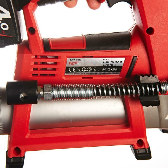 Шприц для змащення MILWAUKEE M12 GG-401B (Li-Ion 4Ач) 4933441675 (+ зарядний пристрій, 1 акумулятор, в сумці для інструментів) фото 3