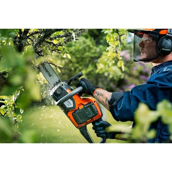 Пила Husqvarna 215i без АКБ и ЗУ (9707920-02) фото 4