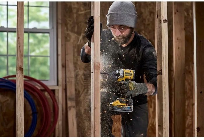 Шуруповерт ударний акумуляторний безщітковий DeWALT DCF860N фото 3