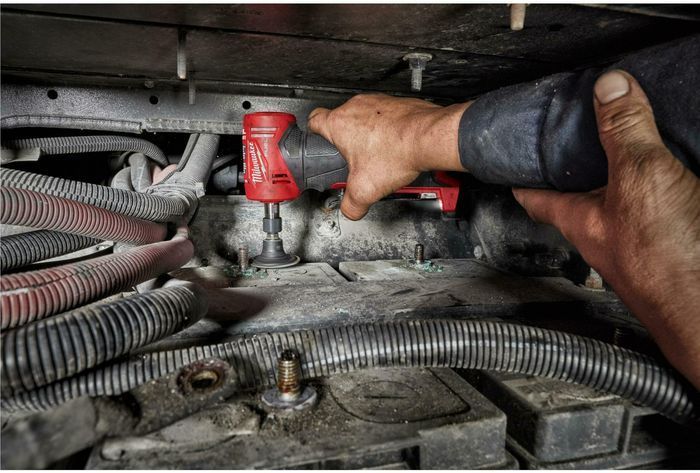 Аккумуляторная угловая шлифмашина Milwaukee M12 FDGA-422B FUEL (4933471439) фото 7