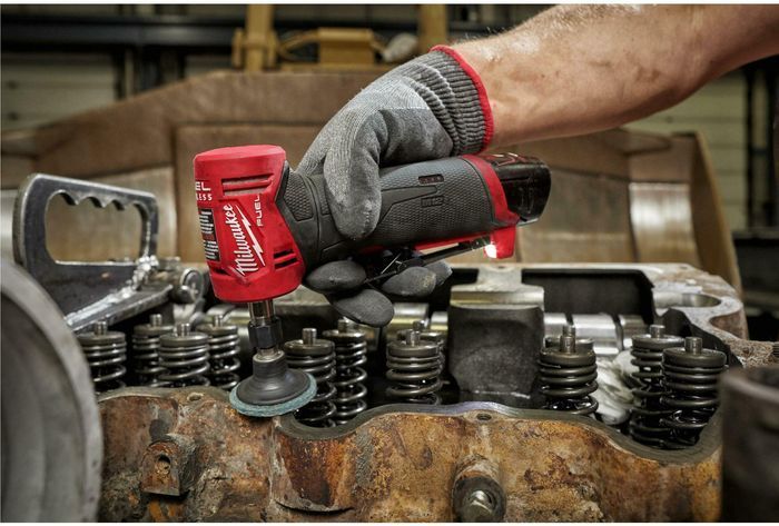 Акумуляторна цангова кутова шліфувальна машина Milwaukee M12 FDGA-0, 6х8 мм 4933471438 фото 9