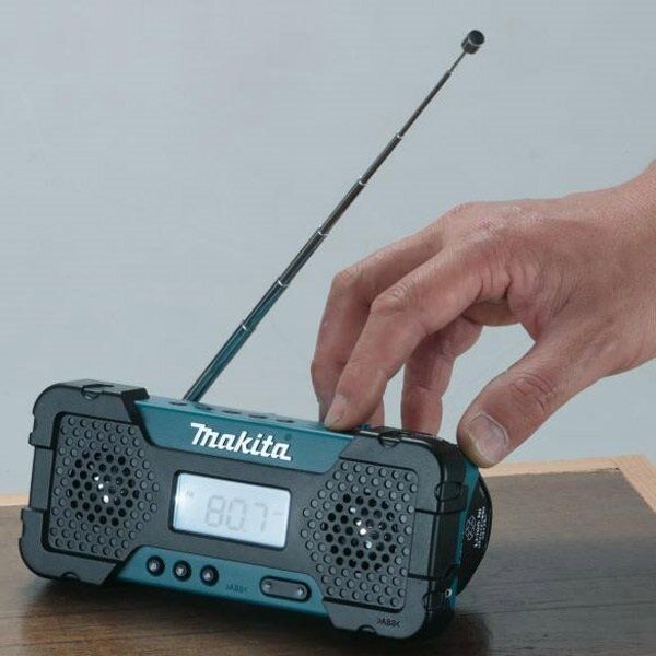 Аккумуляторный радиоприемник Makita MR051 фото 3