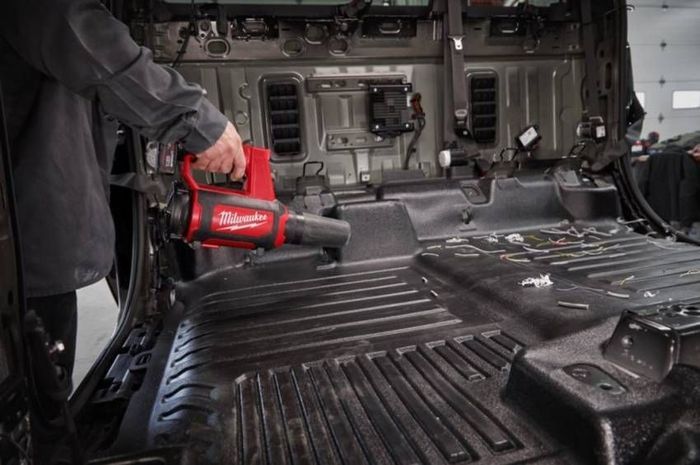 Аккумуляторная воздуходувка Milwaukee M12BBL-0 (4933472214) (без АКБ и ЗУ) фото 13