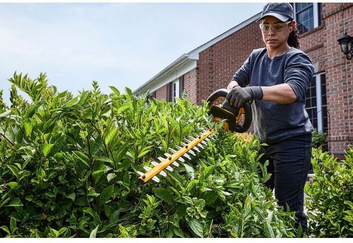 Кусторез аккумуляторный бесщёточный DeWALT DCMHT573X1 фото 10